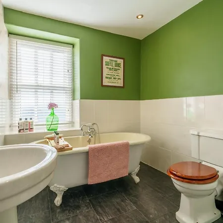 40 The Gill - Town Centre *